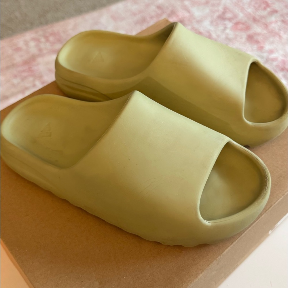 Yeezy Slides Resin